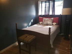 QUEEN ROOM Free Room with purchase of training at listed price